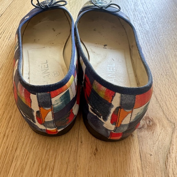CHANEL Multicolor Abstract Printed Patent Leather CC Cap Toe Ballerina Flats - Picture 14 of 14